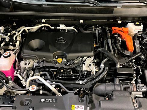 Used 2021 Toyota RAV4 SE image 30