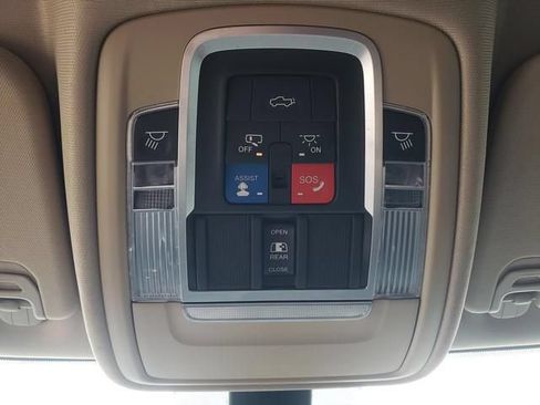 Used 2019 RAM 1500 Laramie AWD/4WD image 27