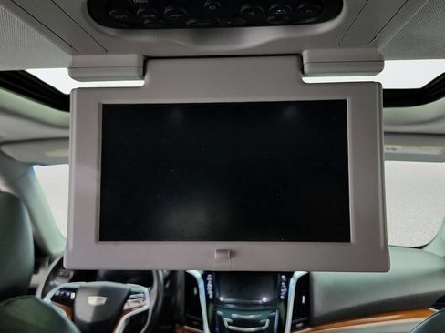 Used 2018 Cadillac Escalade Luxury AWD/4WD image 31