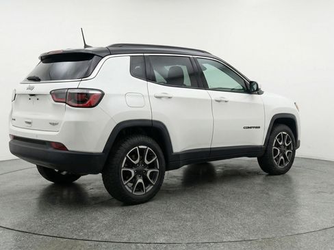 Used 2025 Jeep Compass Trailhawk AWD/4WD image 9
