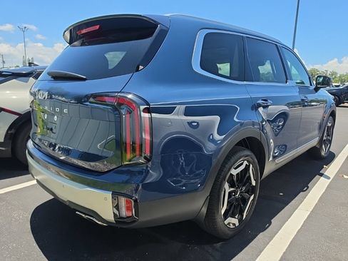 Certified 2024 Kia Telluride EX w/ EX Captain's Chair Package FWD image 15