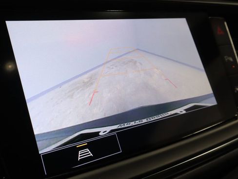 Used 2023 Buick Enclave Essence FWD image 3