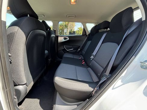 Used 2025 Kia Soul LX w/ LX Technology Package FWD image 21