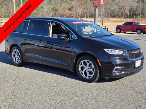 Used 2024 Chrysler Pacifica Limited FWD image 7