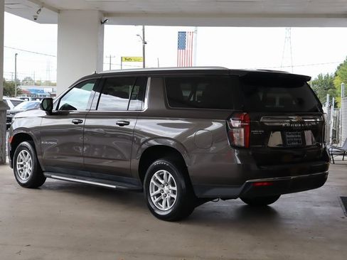 Used 2021 Chevrolet Suburban LT image 3