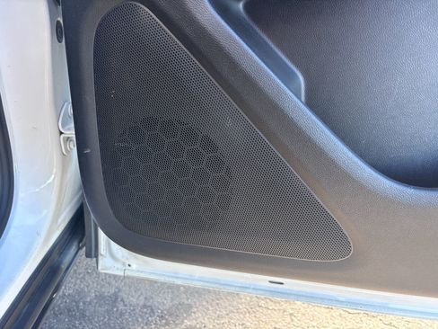 Used 2023 Chevrolet Traverse LT image 40