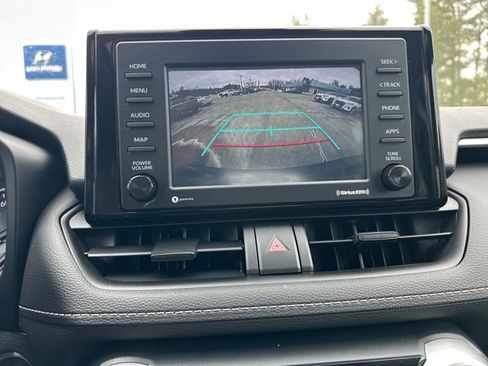 Used 2022 Toyota RAV4 XLE w/ Convenience Package image 17