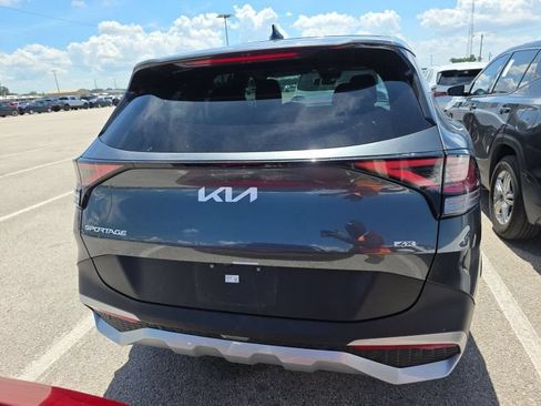 Used 2024 Kia Sportage LX AWD/4WD image 8