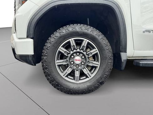 Used 2024 GMC Sierra 1500 AT4 w/ AT4 Preferred Package AWD/4WD image 9