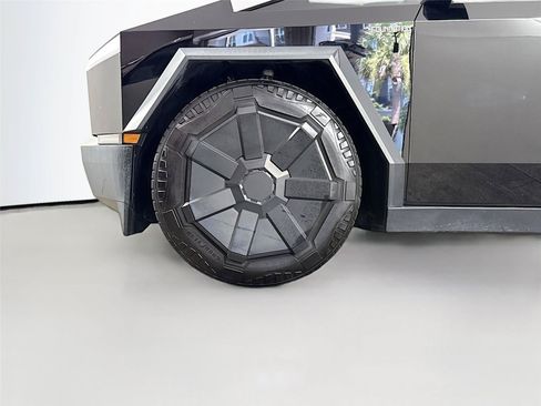 Used 2024 Tesla Cybertruck Cyberbeast AWD/4WD image 11