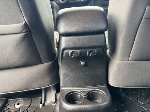 Used 2014 Jeep Wrangler Unlimited Sport w/ Connectivity Group AWD/4WD image 7