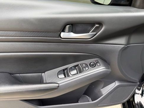 Used 2025 Nissan Altima 2.5 SV FWD image 27