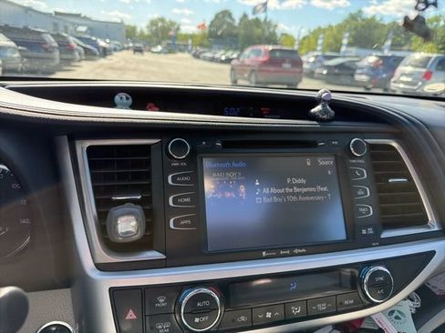Used 2017 Toyota Highlander XLE AWD/4WD image 9