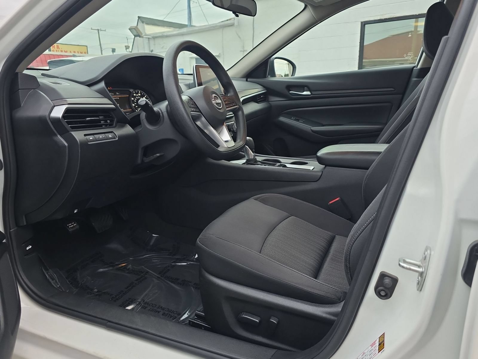 Used 2025 Nissan Altima 2.5 SV FWD image 15
