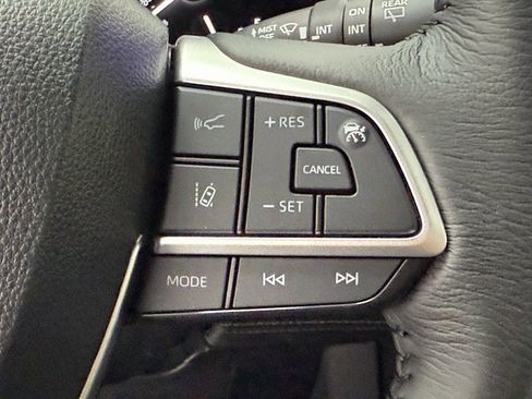 New 2026 Toyota Sienna XLE image 12