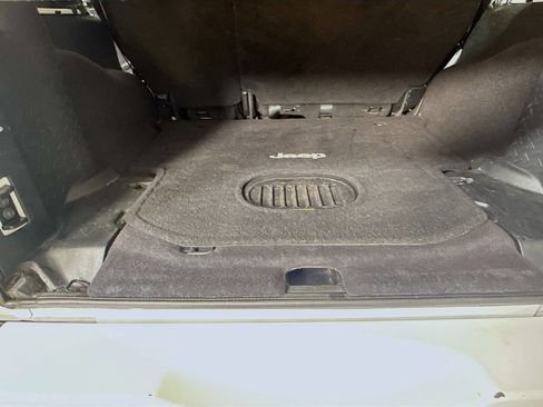 Used 2016 Jeep Wrangler Unlimited Sahara w/ Connectivity Group image 33