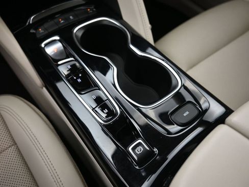 Used 2023 Buick Envision Essence image 29