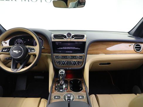 Certified 2024 Bentley Bentayga Extended Wheelbase image 37