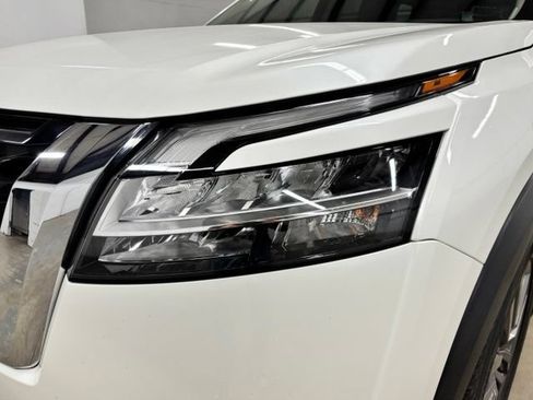 Used 2024 Nissan Pathfinder SL w/ SL Premium Package FWD image 9