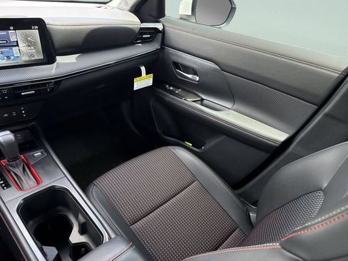 Certified 2025 Nissan Kicks SR AWD/4WD image 23