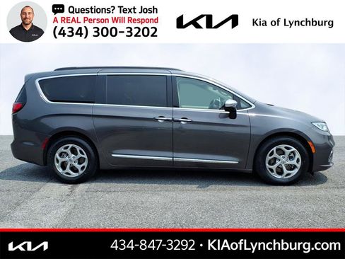 Used 2023 Chrysler Pacifica Limited FWD image 3
