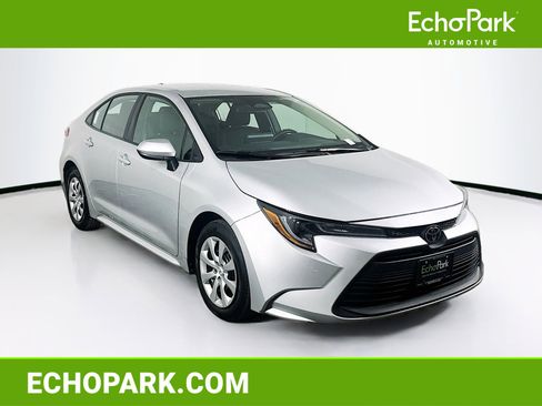 Used 2025 Toyota Corolla LE image 1