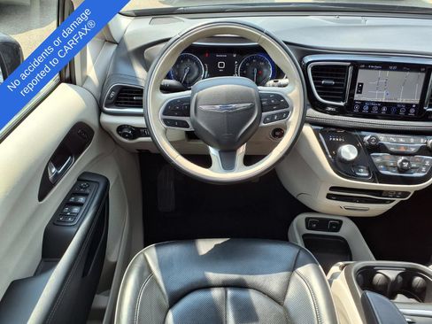 Used 2019 Chrysler Pacifica Limited w/ Advanced Safetytec Group FWD image 14