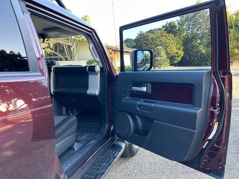 Used 2007 Toyota FJ Cruiser 4WD image 32
