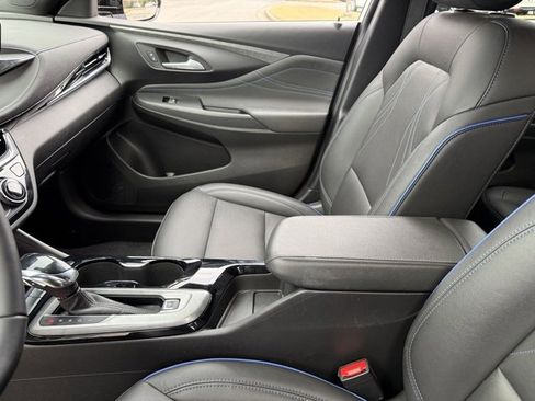 Used 2025 Buick Envista Sport Touring image 23