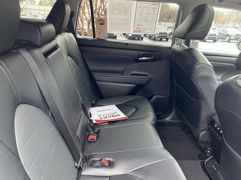Certified 2025 Toyota Highlander XLE image 22
