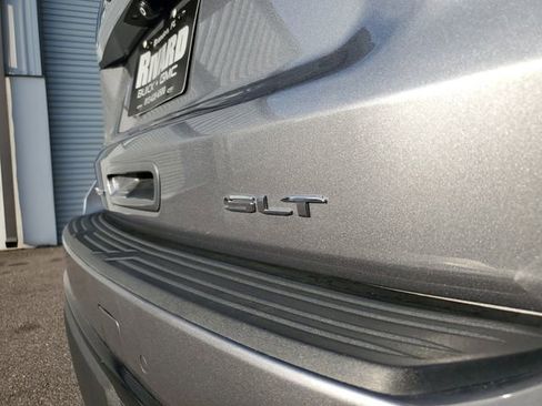 Used 2022 GMC Yukon XL SLT w/ SLT Premium Package AWD/4WD image 8