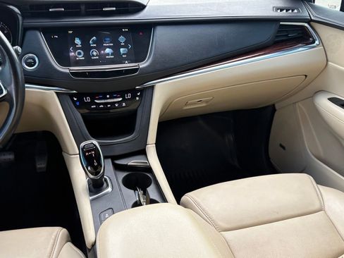Used 2019 Cadillac XT5 Premium Luxury FWD image 17