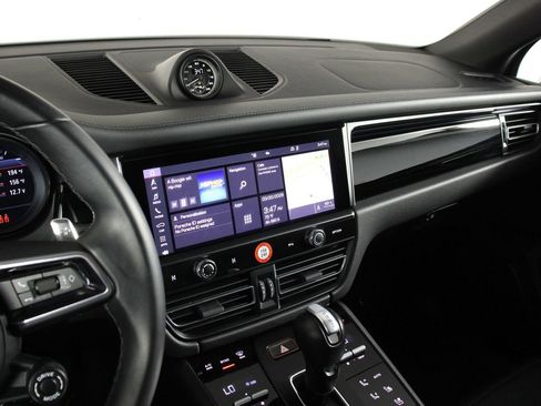 Certified 2023 Porsche Macan image 13