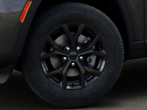 New 2026 Jeep Grand Cherokee Altitude image 8