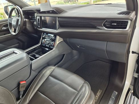 Used 2022 GMC Yukon XL Denali AWD/4WD image 26