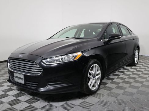 Used 2016 Ford Fusion SE FWD image 5
