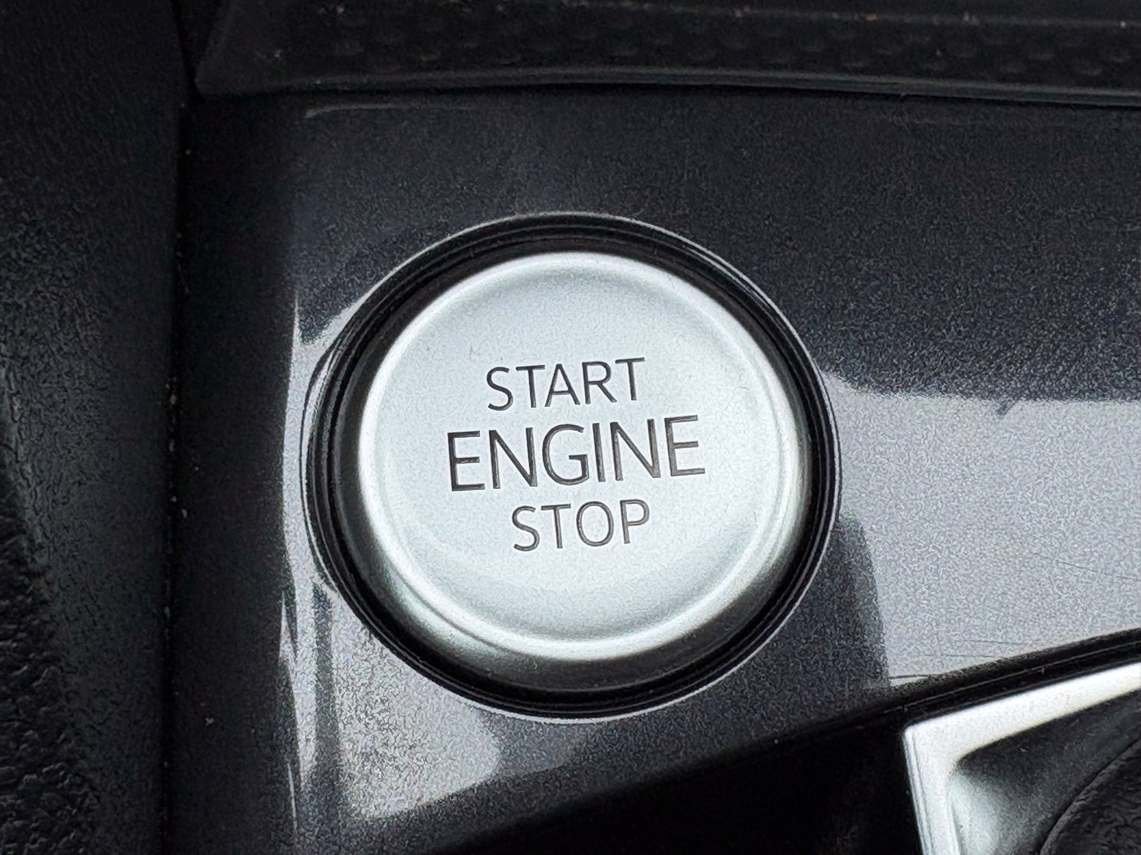 Used 2024 Volkswagen Tiguan SE AWD/4WD image 19