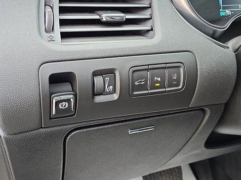 Certified 2017 Chevrolet Impala Premier w/ Enhanced Convenience Package image 9