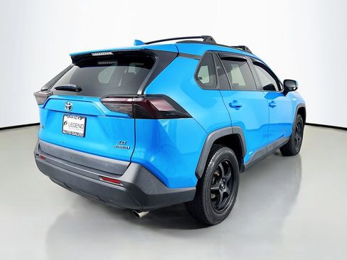 Used 2021 Toyota RAV4 LE AWD/4WD image 5