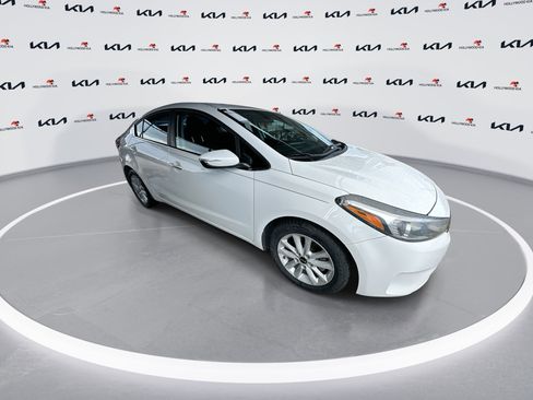Certified 2017 Kia Forte S w/ S Technology Package image 2