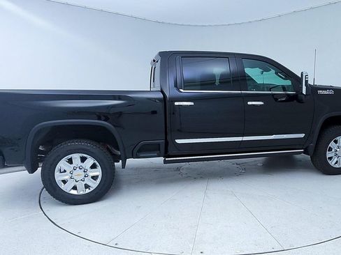 Used 2024 Chevrolet Silverado 2500 High Country w/ Technology Package AWD/4WD image 8