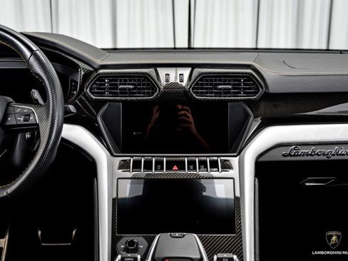 Used 2019 Lamborghini Urus image 34