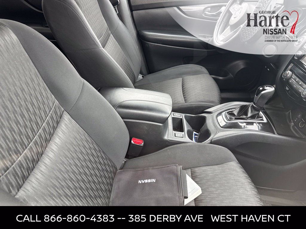Used 2017 Nissan Rogue SV w/ SV Premium Package AWD/4WD image 4