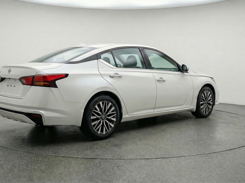 Used 2025 Nissan Altima 2.5 SV FWD image 9