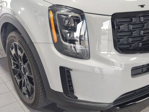 Used 2022 Kia Telluride EX w/ EX Premium Package AWD/4WD image 5