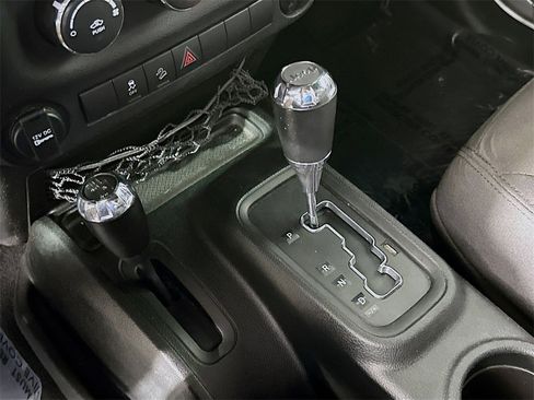 Used 2018 Jeep Wrangler Unlimited Sport w/ Connectivity Group image 17