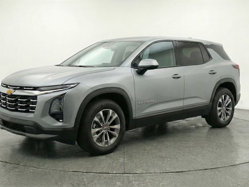 Used 2025 Chevrolet Equinox LT FWD image 3