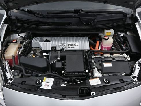 Used 2015 Toyota Prius Two image 11