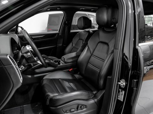 Used 2022 Porsche Cayenne image 7