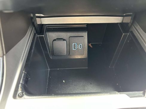 Used 2021 Ford Explorer Platinum w/ Equipment Group 601A AWD/4WD image 18